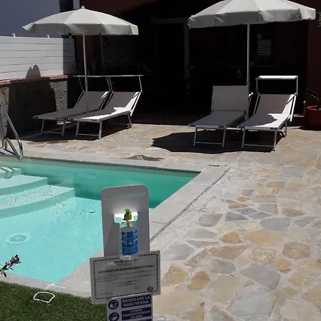 Zurro E Breakfast 4*