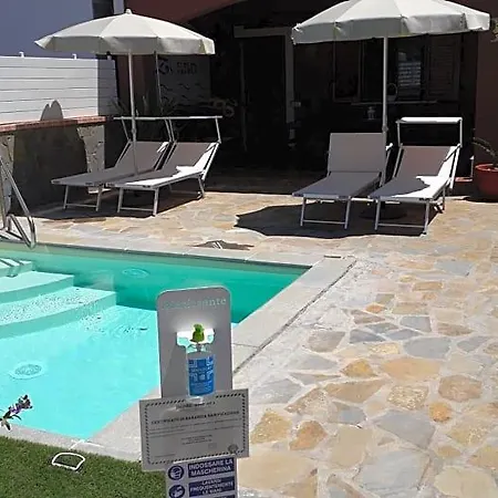 Zurro Con Piscina E Relax Vicino Al Mare 4*
