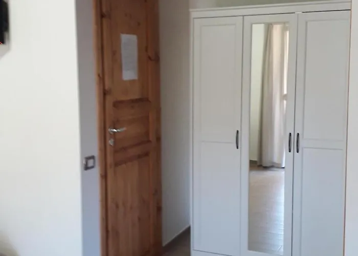 Zurro E Breakfast 卡斯特拉巴特